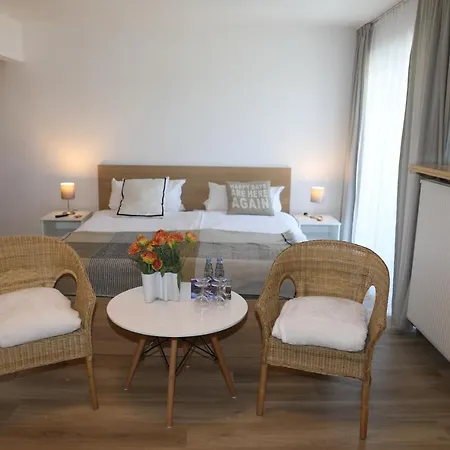 Weinlaube 3* Κόμπλεντς